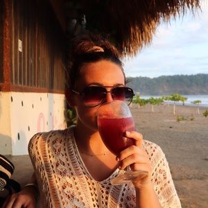 Meet your Posher, Olivia